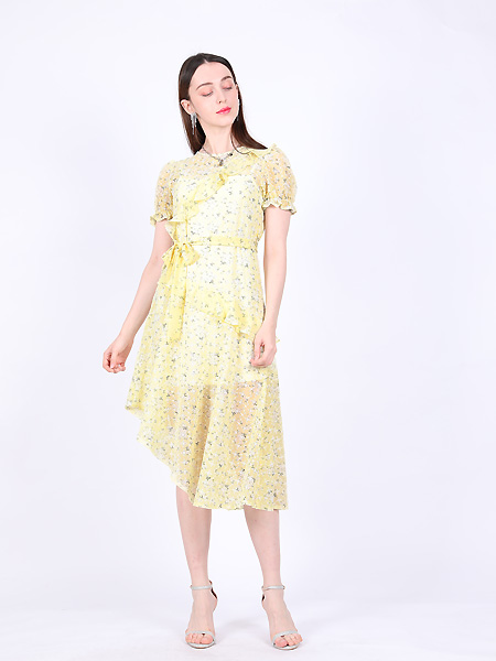 SASLAX莎斯莱思女装品牌 演绎春夏的合唱